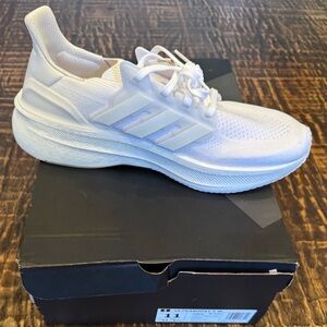 adidas Women's White sneakers ultra boost  5 W 
sz 11 NWT